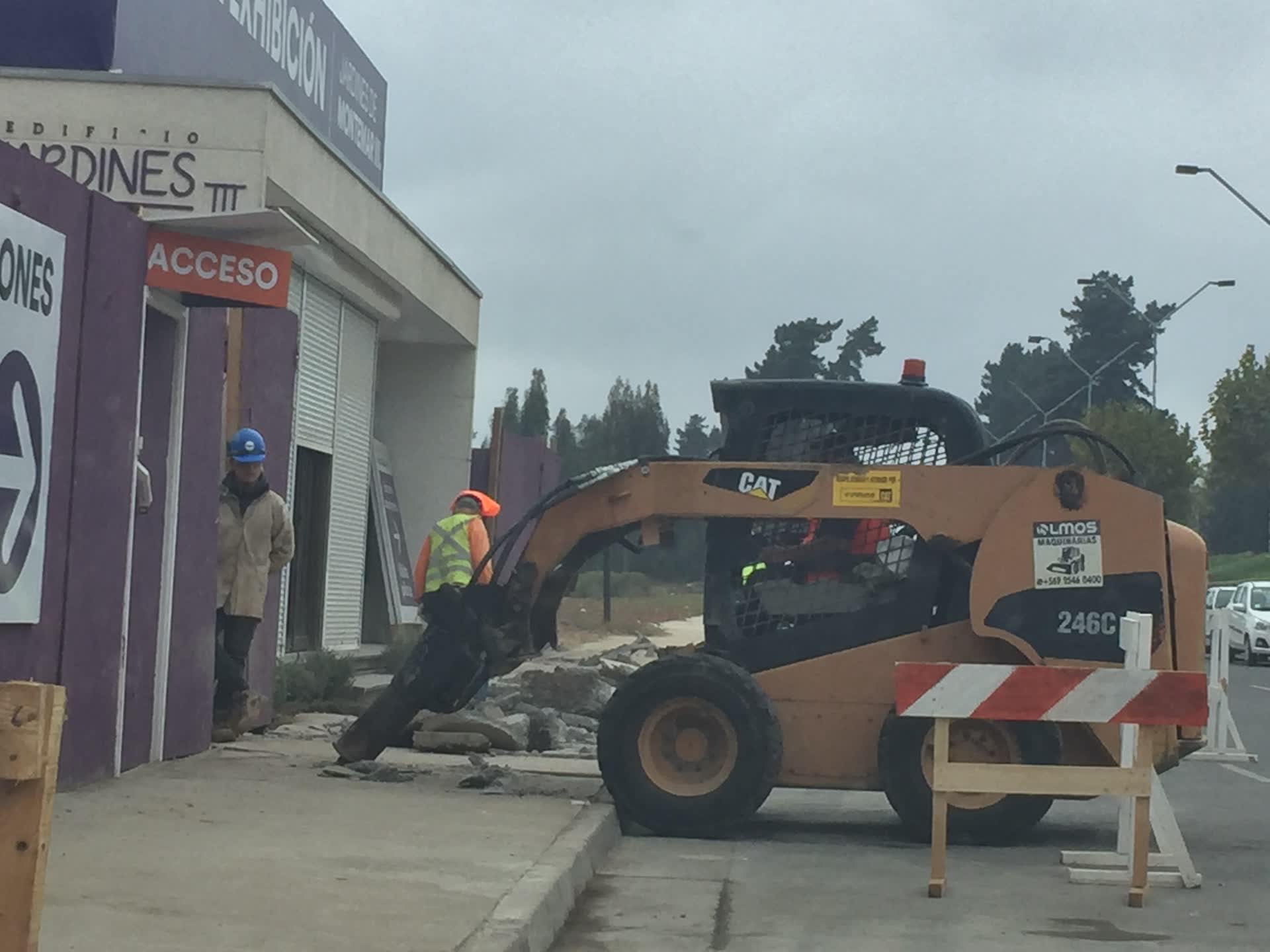 Demoliciones y rotura de pavimento con martillo hidráulico